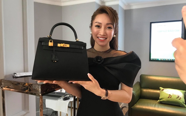 Bạn gái Chi Bảo đấu giá 2 túi Hermes Birkin làm từ thiện