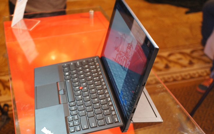 Lenovo ra mắt ThinkPad X1 Tablet có thể 'biến hình' thành máy chiếu