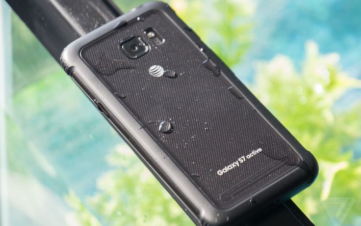 Galaxy S7 Active bị đánh giá chịu nước kém