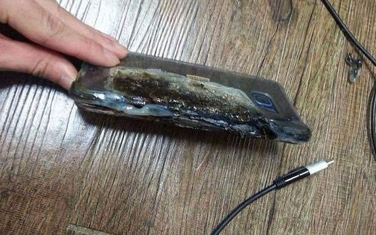 Galaxy Note 7 bất ngờ phát nổ, nghi do dùng sạc dỏm