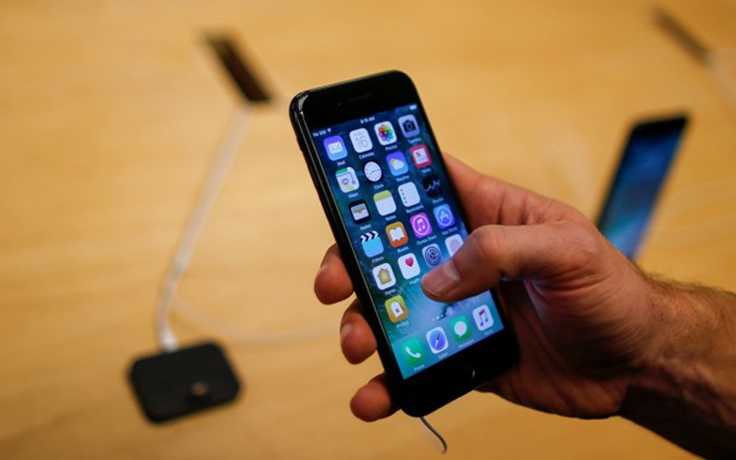Apple đang hạn chế tốc độ download của một số mẫu iPhone 7