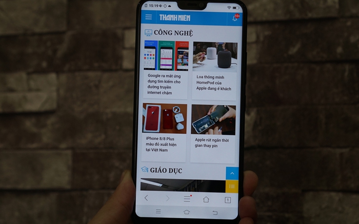 Cận cảnh smartphone V9 thiết kế 'tai thỏ' đầu tiên của Vivo