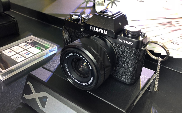 Fujifilm ra mắt máy ảnh X-T100 hoài cổ, màn hình xoay lật
