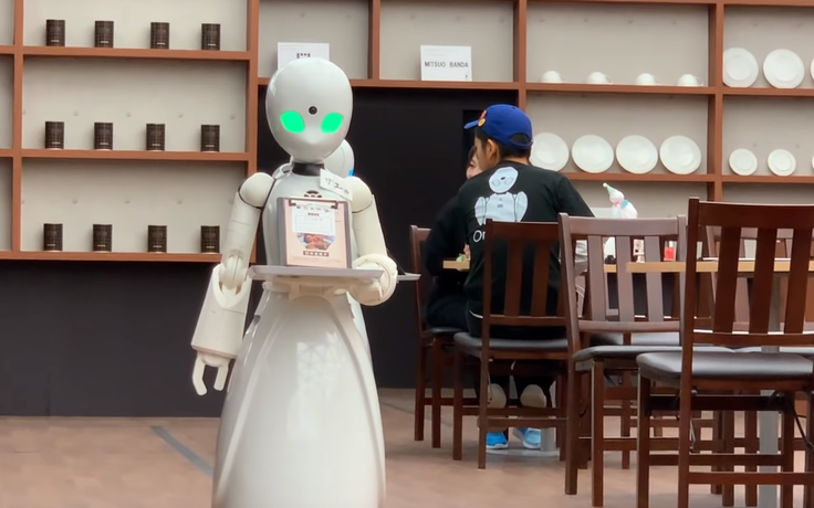 Tokyo thử nghiệm robot phục vụ điều khiển bởi người khuyết tật