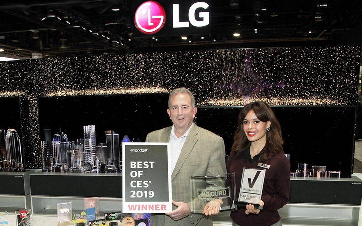 TV cuộn được của LG đón 'mưa' giải thưởng tại CES 2019