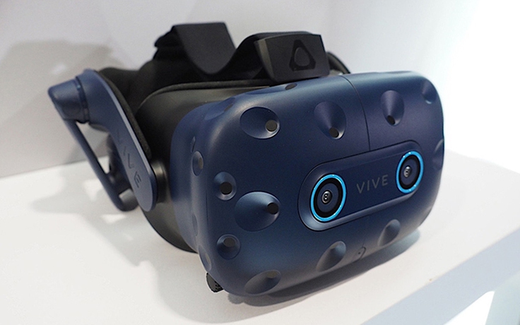 HTC Vive Pro Eye được bán với giá 1.599 USD