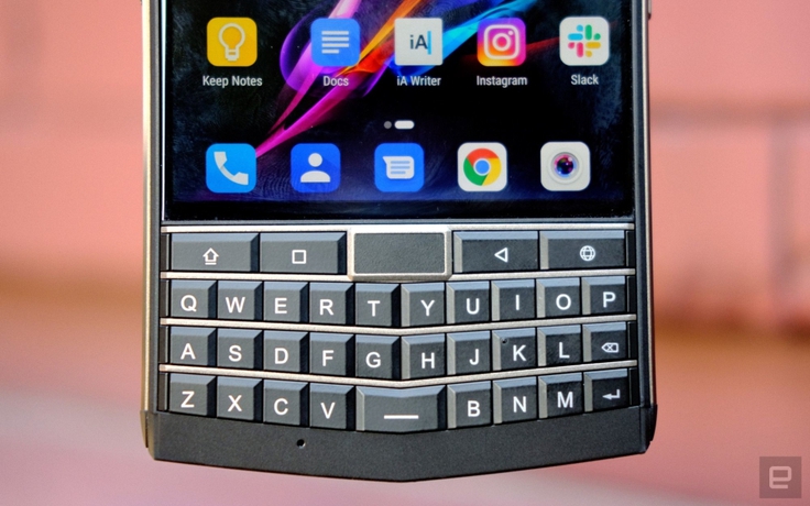 'Lạ mắt' bản sao của BlackBerry Passport chạy Android 9.0 mới nhất