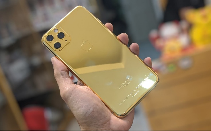 Cận cảnh iPhone 11 Pro Max mạ vàng 24K bán tại Việt Nam