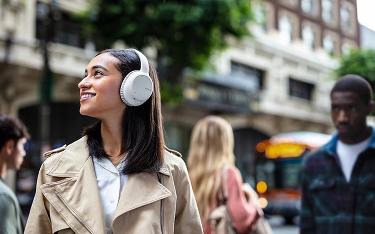 Sony ra mắt tai nghe chụp tai mới, chống ồn tăng thời lượng pin