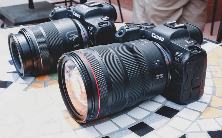 Canon trình làng bộ đôi máy ảnh EOS R5 và R6