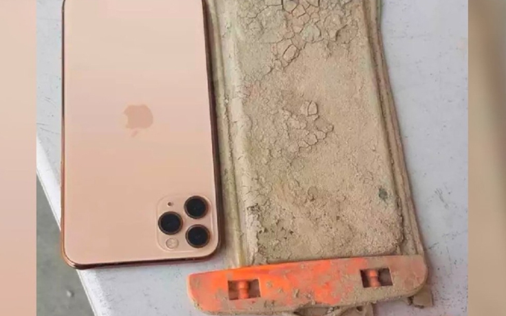 iPhone 11 Pro Max sống sót sau một năm dưới đáy hồ
