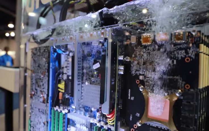 Intel Xeon sắp được làm mát bằng công nghệ Liquid Immersion Cooling mới