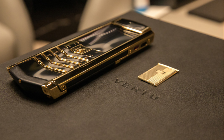 Cận cảnh mẫu Vertu Signature đắt nhất Việt Nam, gần 2,3 tỉ đồng