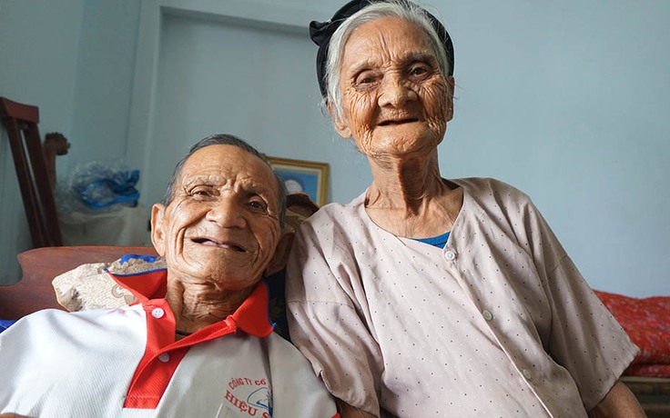 Vợ chồng 90 tuổi ở Hà Tĩnh viết đơn xin thoát khỏi hộ nghèo