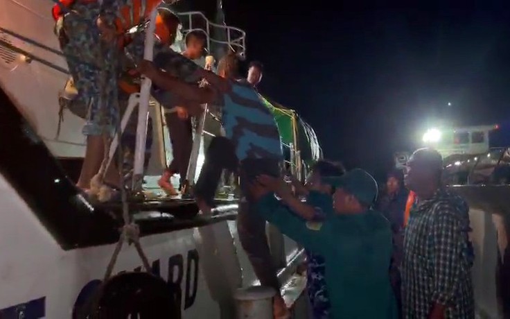 Hà Tĩnh: Tàu cá chìm trên biển, 3 ngư dân mất tích