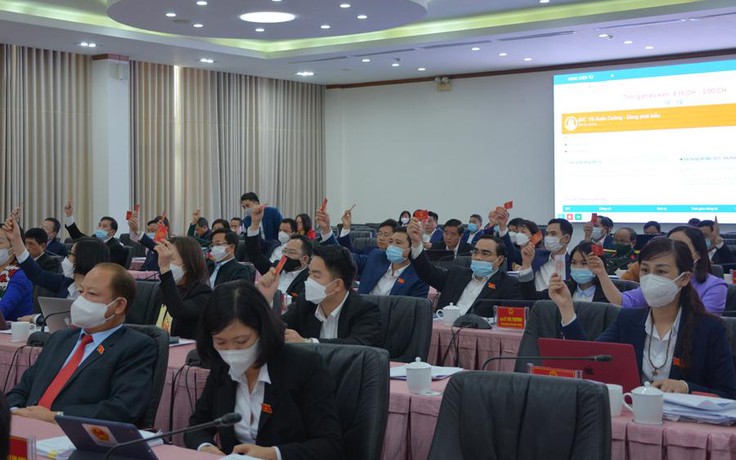 Bãi nhiệm Ủy viên UBND tỉnh Lào Cai với nguyên Chánh thanh tra tỉnh sử dụng bằng giả