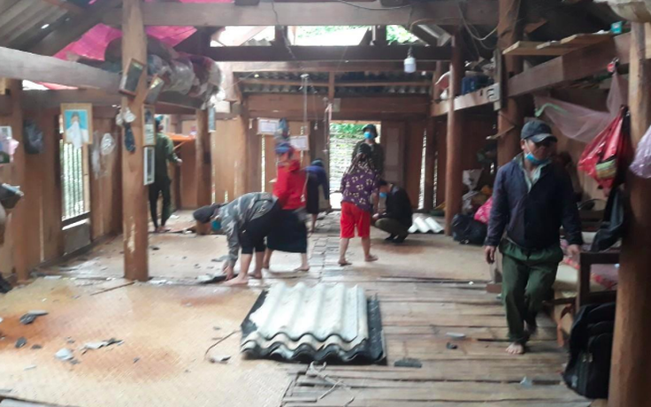 Mưa đá xuyên thủng mái 435 nhà dân ở Sơn La