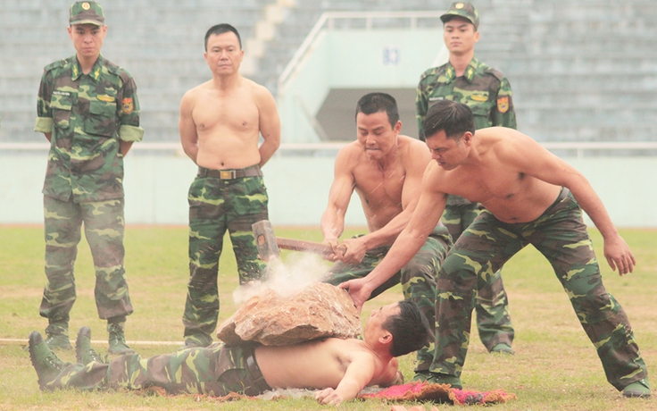Lính biên phòng Việt Nam phô diễn kỹ năng chiến đấu