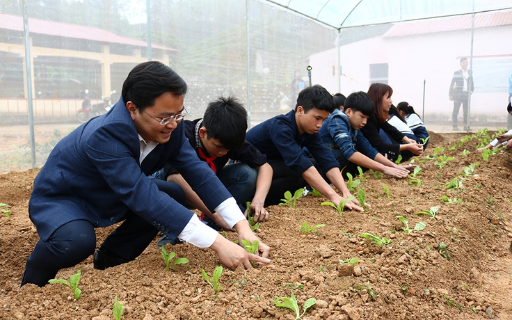 Khởi động chương trình trồng rau sạch cho học sinh miền núi