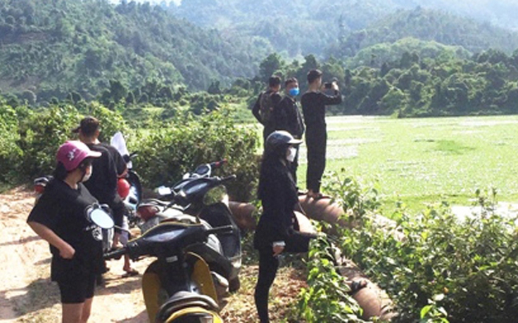 Lào Cai xử phạt 12 người đi chụp ảnh hoa lục bình trong dịch Covid-19