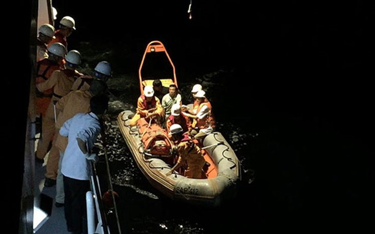 Tàu Trung Quốc ứng cứu ngư dân Việt Nam gặp nạn ở Hoàng Sa