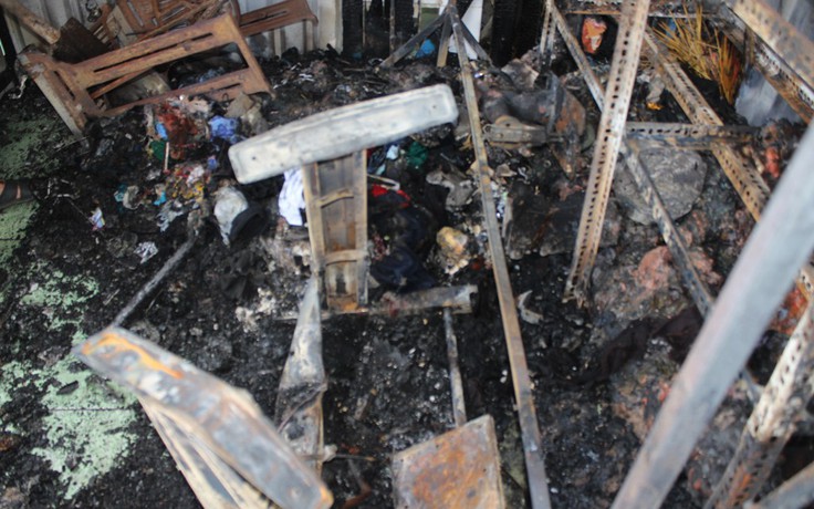 Tiệm sửa quần áo bị cháy rụi, nghi do bị phóng hỏa