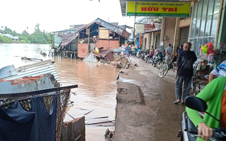 Sóc Trăng: Báo cáo khẩn vụ sạt lở kéo 9 căn nhà xuống kênh Rạch Vọp