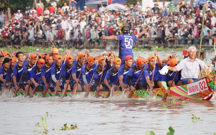 Tưng bừng lễ hội đua ghe ngo lớn nhất miền Tây