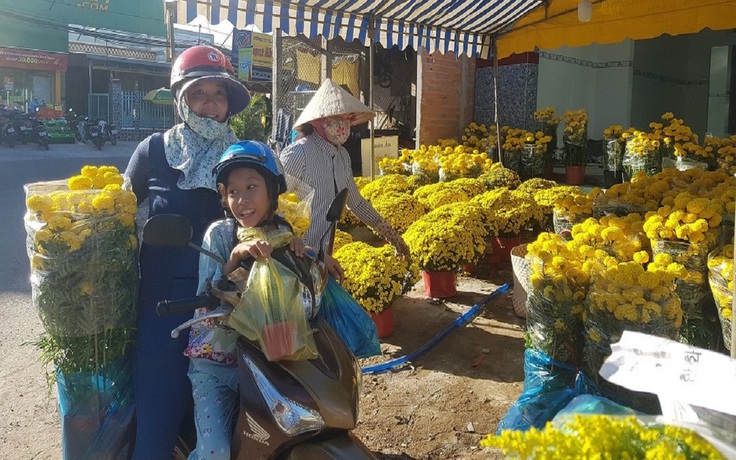 Tết Canh Tý 2020: 'Đi chợ tết với mẹ thật là vui'