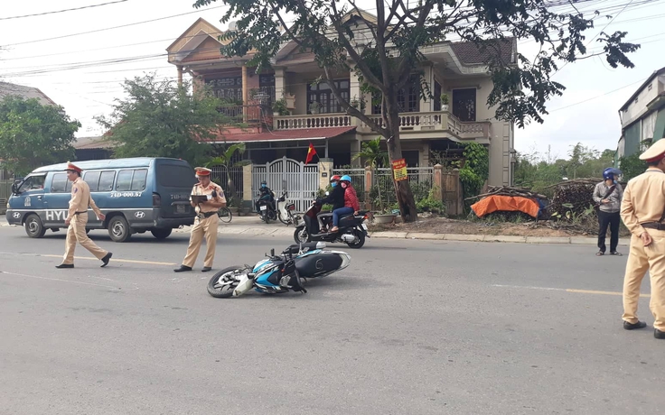 Điều tra vụ tông xe máy gãy chân CSGT ở Quảng Trị