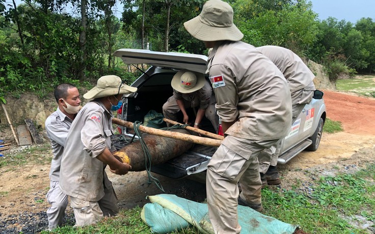 Phát hiện quả bom nặng 227 kg trong mỏ đá