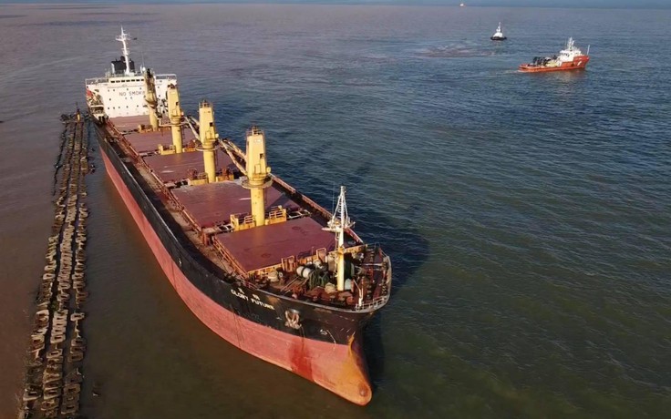 Quảng Trị: Phải hút toàn bộ dầu ra khỏi tàu Glory Future 28.000 tấn trước 20.11