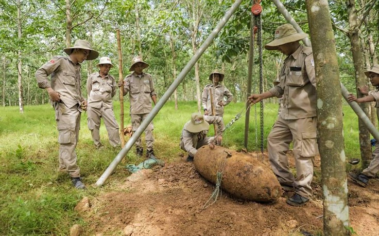 Quảng Trị: Xử lý 2 quả bom M117 trong vườn cao su