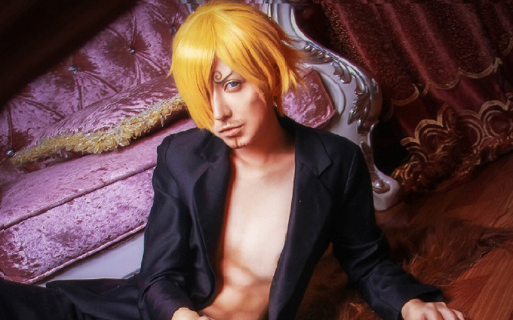 Cosplay hải tặc Sanji 6 múi nhưng 'ẻo lả'