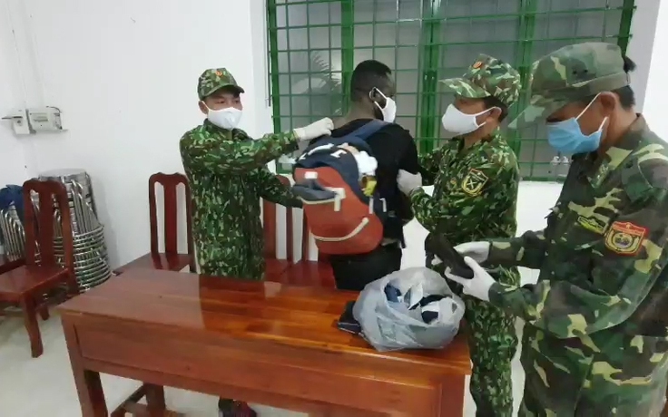 Cận cảnh BĐBP Tây Ninh bắt giữ một người Nigeria đưa 4kg ma túy vào Việt Nam