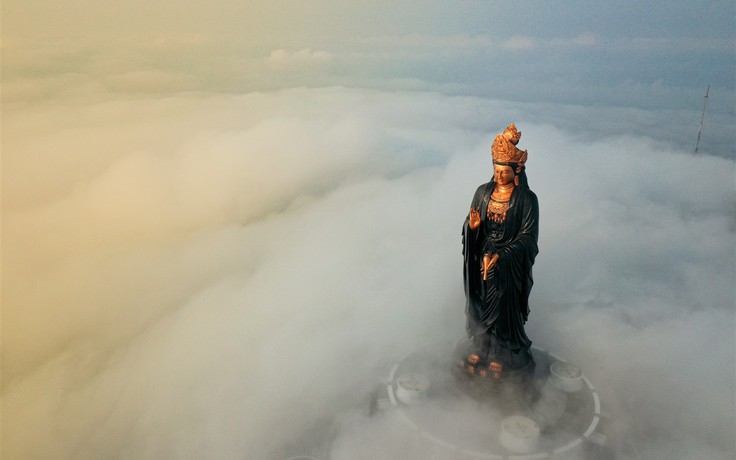Chiêm ngưỡng tượng Phật Bà bằng đồng cao nhất châu Á trên đỉnh núi Bà Đen