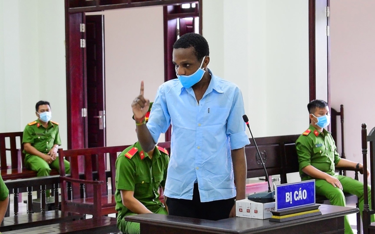 Vận chuyển 6 kg ma túy vào Việt Nam, cầu thủ bóng đá người Nigeria lãnh án tử