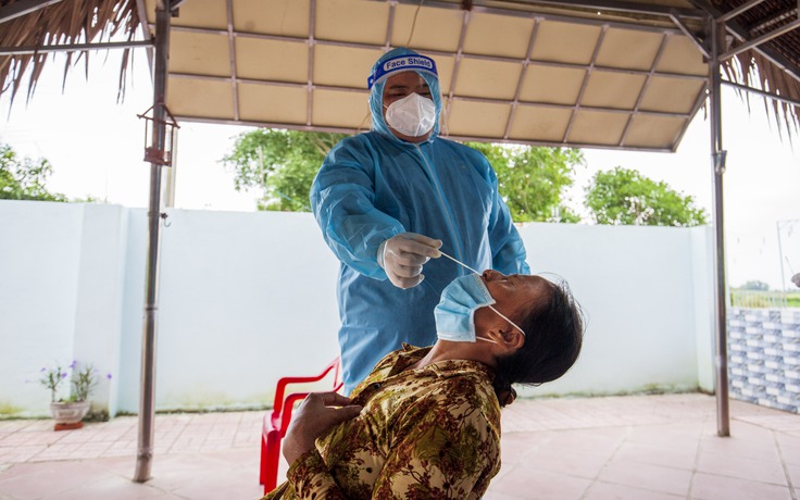 Tây Ninh: Tiêm vắc xin Covid-19 cho người bán vé số dạo từ 18 tuổi trở lên