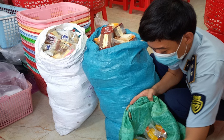 Tây Ninh: Tạm giữ gần 500 bánh trung thu, bông lan không rõ nguồn gốc xuất xứ