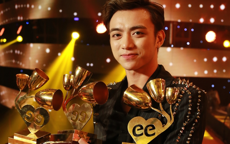 Soobin Hoàng Sơn thắng lớn, 'ôm trọn' 1 tỉ đồng tại Keeng Young Awards