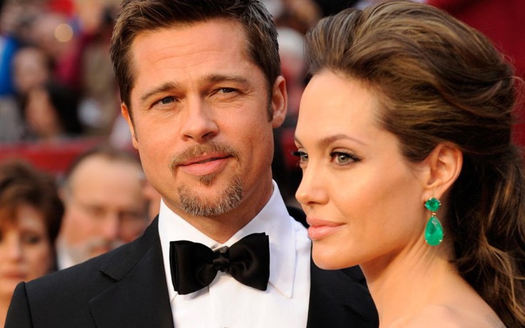 Angelina Jolie chặn các cuộc gọi và tin nhắn từ Brad Pitt