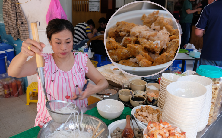 Mì trộn chả cua giã tay siêu hot ở ‘thiên đường bún nước’ Phú Nhuận