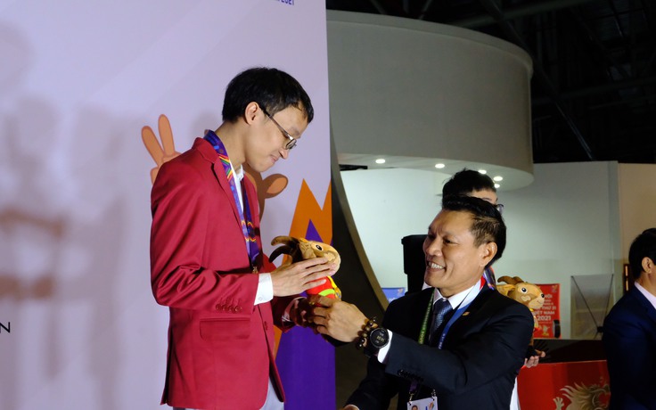 Cờ vua: Minh Tuấn hỗ trợ cho Trường Sơn đoạt huy chương vàng