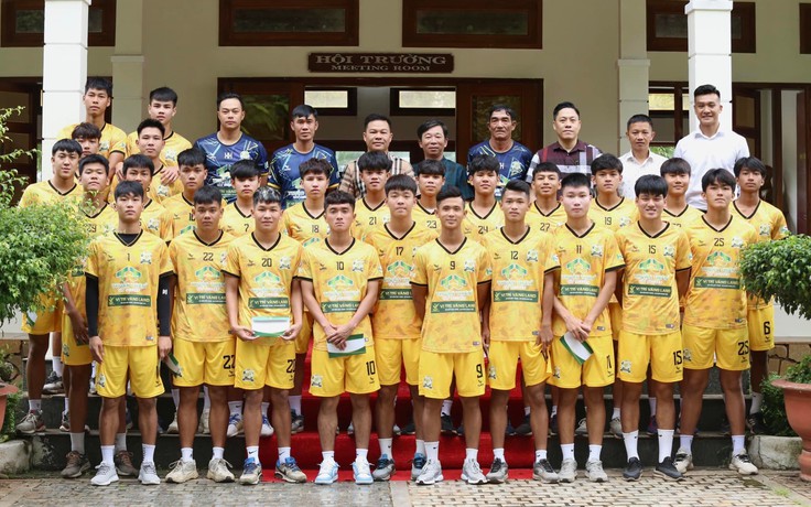Bầu Đức hỗ trợ Kon Tum thành lập đội bóng