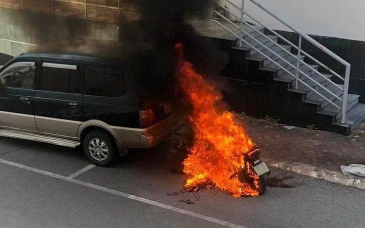 Dập được lửa từ xe máy bốc cháy ngùn ngụt, 2 sinh viên hóa dầu thành ‘Idol’