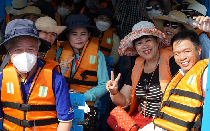 Nha Trang, Bãi Dài đón trên 55.400 khách du lịch dịp Giỗ tổ Hùng Vương