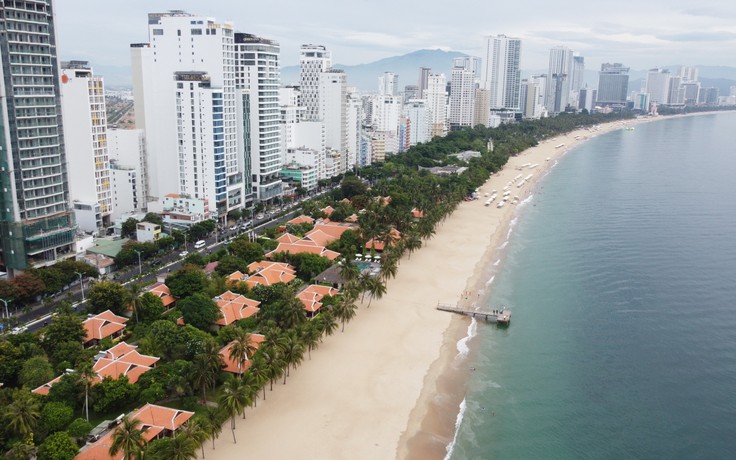 Resort Ana Mandara chắn biển Nha Trang trước di dời, để người dân tắm biển thoải mái