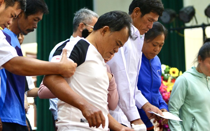 5 ngư dân tàu cá Bình Thuận được cứu sống: Hạnh phúc vỡ òa