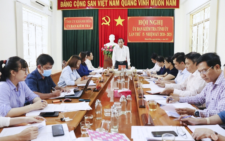 Cách tất cả các chức vụ trong Đảng đối với Giám đốc Trung tâm Phát triển quỹ đất Khánh Hòa
