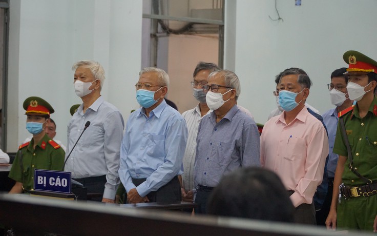 Xét xử vụ án Trường Chính trị tỉnh Khánh Hòa: Một cựu chủ tịch tỉnh vắng mặt